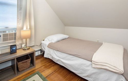 4 Linden Pl, Weymouth MA 02189-1607 exterior