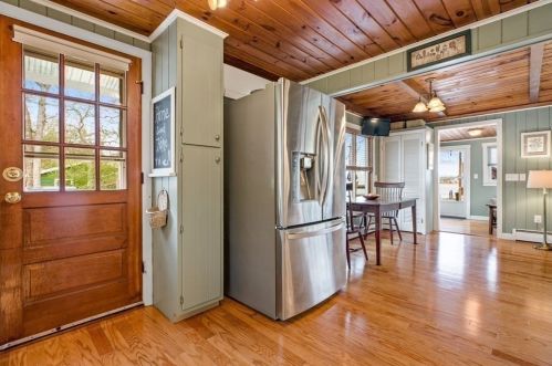 92 Edgewater Dr, Wareham MA 02571-2189 exterior