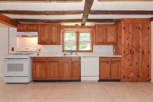 203 Precinct St, Taunton MA 02718-1211 exterior