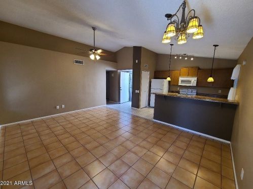 7028 41st St, Phoenix, AZ 85042-8902