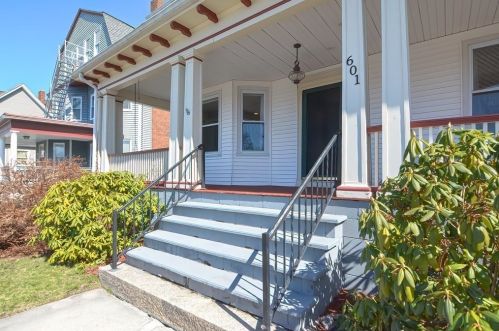 601 June St, Fall River, MA 02720-2617