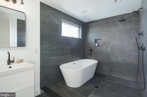 1813 6 St, Philadelphia PA 19140-4528 exterior