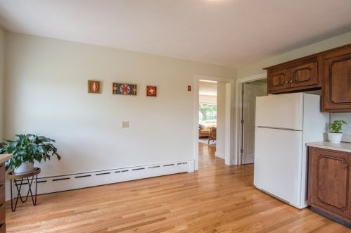 418 Shays St, Amherst MA  01002-2945 exterior