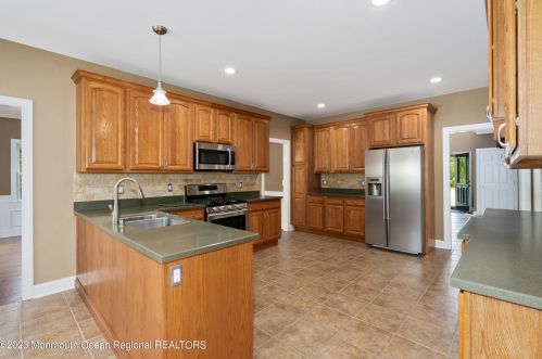 496 Ridgedale Ave, East Hanover NJ  07936-3006 exterior