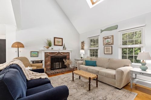 385 Glacier Hl Rd, Eastham MA 02642-2168 exterior