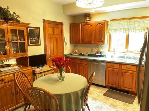 18 Ames St, Worcester MA 01610-2001 exterior