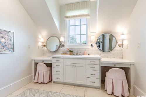 1918 Siesta Dr, Sandy UT 84093-6139 exterior