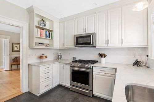 42 Maple St, Newton MA 02458-1712 exterior