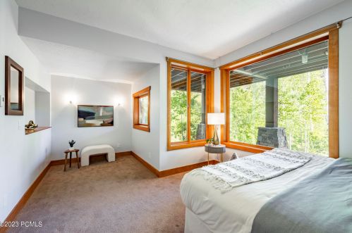 2505 Bear Holw Dr, Park City UT 84098-8524 exterior