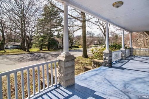 133 Grant Ave, Cresskill NJ 07626-1203 exterior