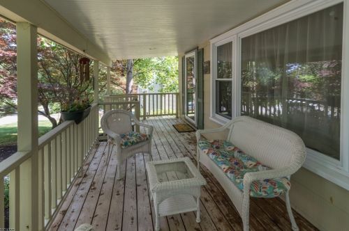 9 Crag Pl, Skyline Lakes, NJ 07456-1814