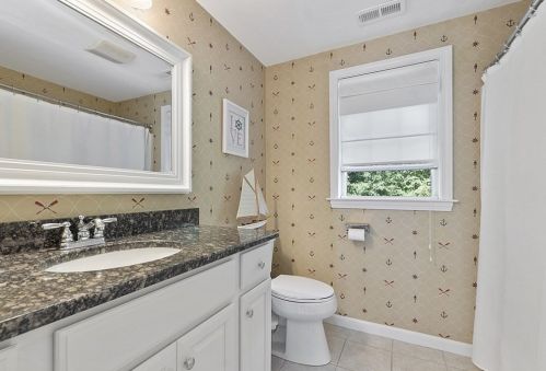 225 Sycamore Dr, Holden MA 01520-1152 exterior