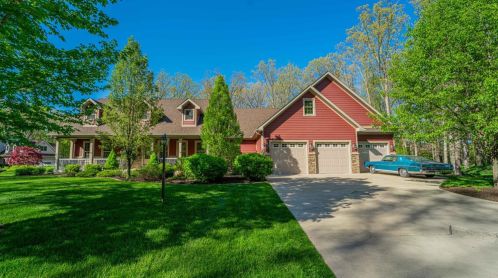 239 Papillon Dr, Valpo, IN 46385-8190