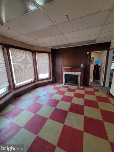 704 Delaware St, West Deptford, NJ 08066-1015