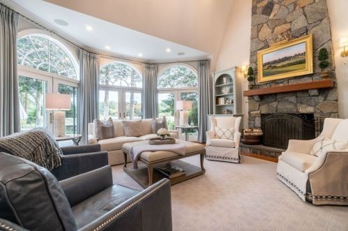 61 Brg St, Hingham MA 02061-2333 exterior