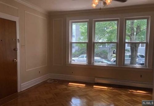 9 Schuyler Ct, Kearny NJ  07032-3827 exterior