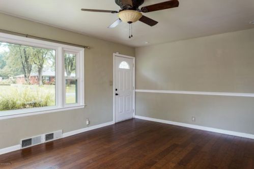 8711 Michael Edward Dr, Louisville KY  40291-1527 exterior