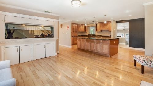 24 Harvey Ln, Whitman MA 02382-1948 exterior