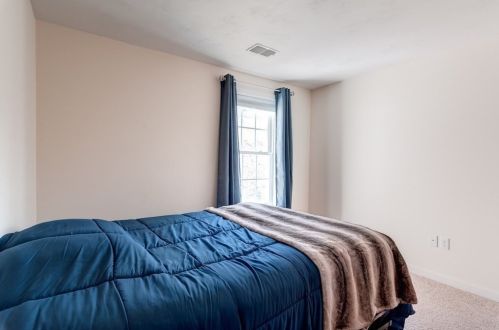 46 Honeysuckle Rd, Worcester MA 01607-1823 exterior