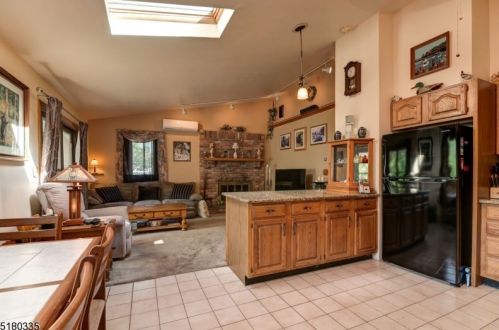 377 Skyline Lk Dr, Skyline Lakes NJ 07456-1953 exterior