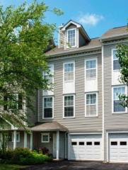 1 Avalon Dr, Peabody MA  01960-1506 exterior