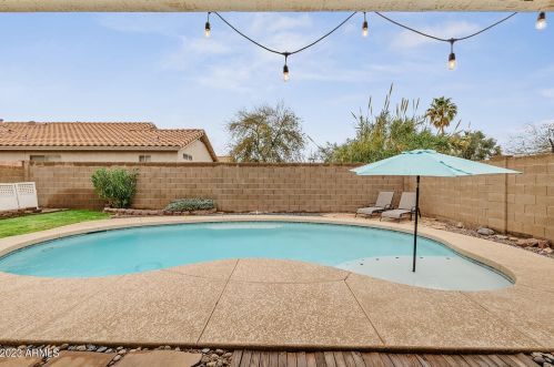 2120 Comanche Dr, Chandler, AZ 85224-2728