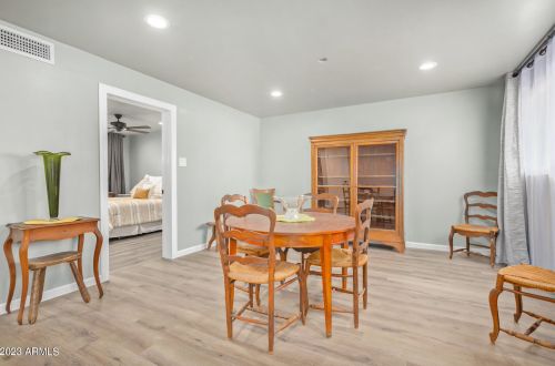 4210 Country Gables Dr, Phoenix AZ 85053-4528 exterior