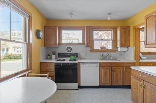 13 Osborne Rd, Arlington MA 02474-8830 exterior