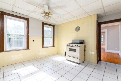 21 Whipple St, Worcester MA 01607-1339 exterior