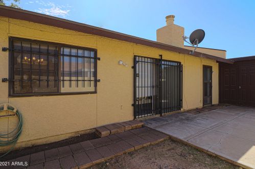 3830 Crittenden Ln, Phoenix AZ  85019-4012 exterior