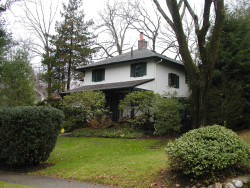 129 Moffat Rd, Newton, MA 02468-1133