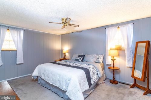 1037 Salem Ave, West Deptford NJ 08096-6062 exterior