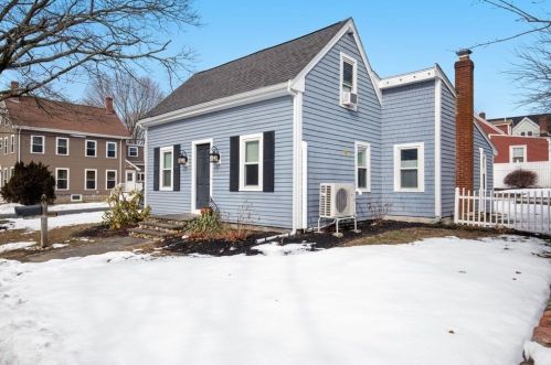 4 Linden Pl, Weymouth MA 02189-1607 exterior