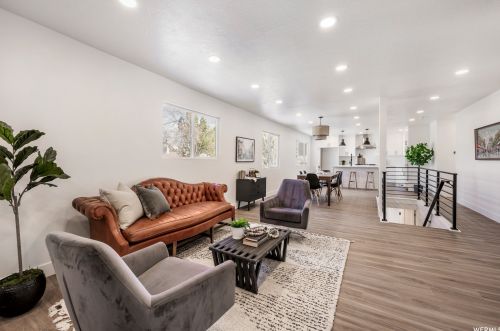 2447 Robidoux Rd, Sandy UT 84093-1129 exterior