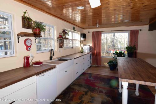 61 Lakeview Dr, Jackson Twp NJ 08527-2701 exterior