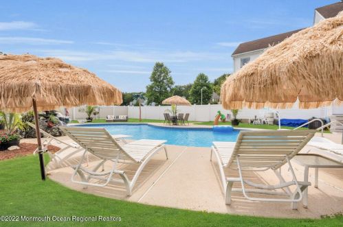 1 Highland Dr, Jackson Twp NJ 08527-1213 exterior