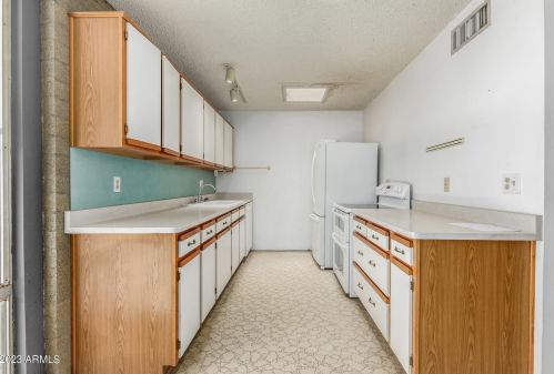 4400 15th Ave, Phoenix AZ 85015-4755 exterior