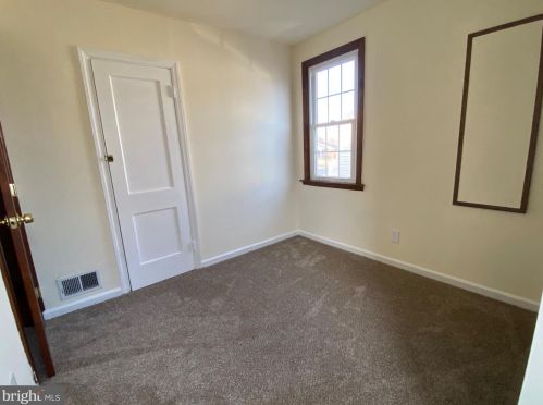 231 Cedar Ave, West Deptford NJ 08093-1410 exterior