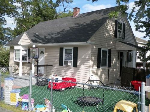 10 Jasper St, Lawrence, MA 01841-4560