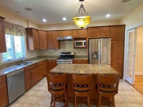 228 Woodcliff Rd, Newton MA 02461-2128 exterior