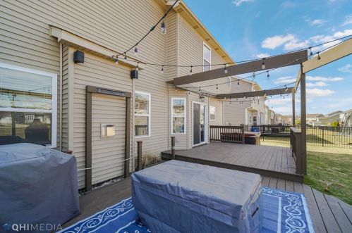 7 Shakespeare Dr, Valpo IN 46383-4129 exterior