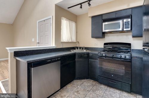 1016 Tristram Cir, West Deptford NJ 08051-2262 exterior