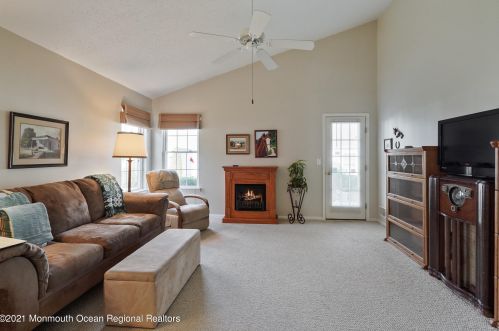 11 Manchester Ct, Jackson Twp NJ 08527-3972 exterior