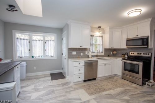 1 Mountain View Dr, Wantage NJ  07461-3032 exterior