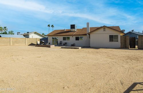 2322 Country Gables Dr, Phoenix AZ 85053-4532 exterior