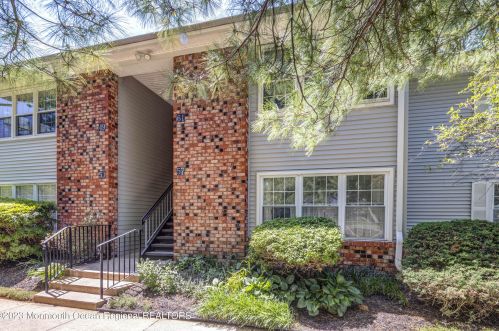 61 Honeysuckle Ln, Tinton Falls, NJ 07701-6740