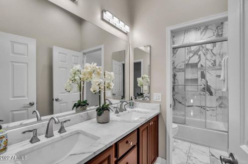 1916 Claire Dr, Phoenix AZ 85022-4106 exterior