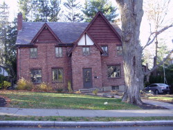 15 Park Ave, Newton, MA 02458-2607