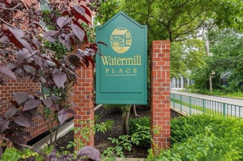 1 Watermill Pl, Arlington MA 02476-4140 exterior