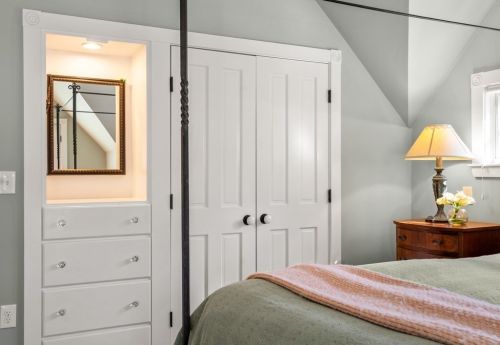 120 Pleasant St, Newton MA 02459-1810 exterior